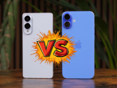 O Galaxy S25 Edge e o iPhone 16 Plus têm dimensões semelhantes, exceto a espessura. (Fonte da imagem: Versus no YouTube)