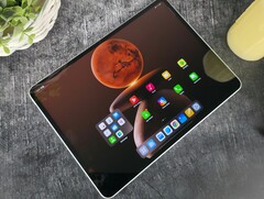 Oppo Pad 4 Pro em análise. (Fonte da imagem: Marcus Herbrich/Notebookcheck)
