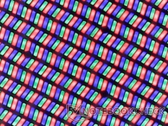 Subpixels RGB afiados devido à cobertura brilhante, quase sem problemas de granulosidade