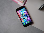 O iPhone SE 3 terá um design mais novo, mas espera-se que o modelo do iPhone SE deste ano seja bem parecido com o do iPhone 8. (Fonte: Trusted Reviews)