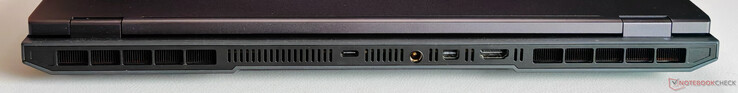 Traseira: USB-C 3.2 Gen.2 (10 Gbit/s, modo DisplayPort ALT 1.4 via dGPU, fornecimento de energia de 140 W), conector de alimentação, Mini-DisplayPort 2.1, HDMI 2.1