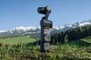 A Insta360 Luna Ultra possui uma tela touchscreen OLED destacável