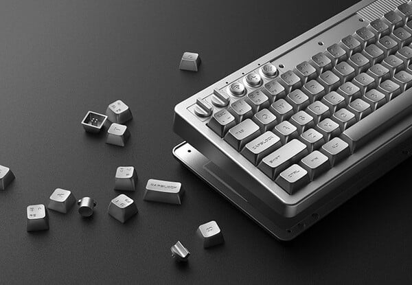 O teclado 8BitDo Retro 68 - NES 40th Limited Edition é construído em alumínio. (Fonte da imagem: 8BitDo)