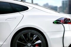 Uma porta de carregamento da Tesla (Fonte da imagem: Tesla)