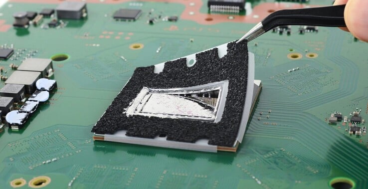 Existem selos que supostamente mantêm o metal líquido dentro do PS5 no lugar (Fonte da imagem: iFixit)