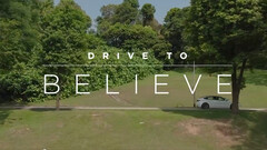 O primeiro anúncio da Tesla é intitulado &#039;Drive to Believe&#039; (imagem: Tesla Asia/Twitter)