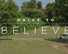 O primeiro anúncio da Tesla é intitulado 'Drive to Believe' (imagem: Tesla Asia/Twitter)