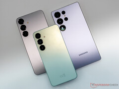 O trio da série Galaxy S25 da Samsung deve permanecer nas prateleiras até quase a primavera de 2026. (Fonte da imagem: Notebookcheck)