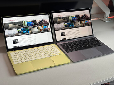 MacBook Neo (esquerda) vs. MacBook Air M1 (direita)