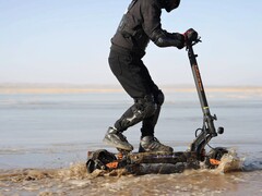 A e-scooter KuKirin G2 Master é adequada para off-roading. (Fonte da imagem: KuKirin)