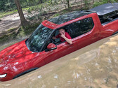 O Rivian R1T se move em águas profundas (Fonte da imagem: Il Babbuino/X)