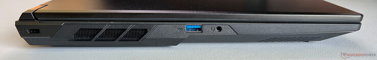 Esquerda: USB-A 3.2 Gen.1 (5 GBit/s), conector de áudio de 3,5 mm