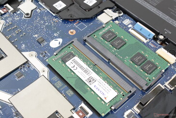 Slots 2x SODIMM acessíveis. Não podemos notar nenhum ruído eletrônico ou choramingar da bobina em nossa unidade