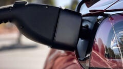 O adaptador CCS finalmente aterrissa nos EUA (imagem: Tesla)