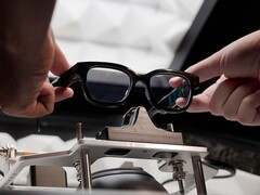 Novos óculos de realidade aumentada em exposição. (Fonte da imagem: Magic Leap)
