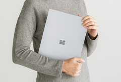 A versão para o consumidor do Surface Laptop 6 pode superar o seu irmão &quot;para empresas&quot;, na última foto. (Fonte da imagem: Microsoft)