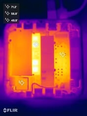 Teste de estresse do Asus ExpertCenter PN54 (lado inferior aberto)
