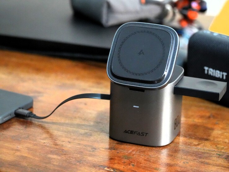 Estação de carregamento AceFast 6 em 1 de 80 W 