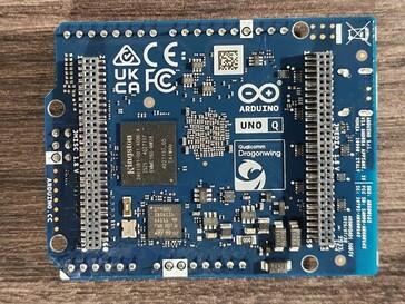 Há também dois conectores de pinos adicionais na parte traseira (fonte da imagem: Notebookcheck)