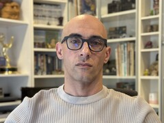 Os óculos Halo AI da Brilliant Labs têm uma minúscula tela heads up microOLED de 0,2 polegada (Fonte da imagem: Brilliant Labs)