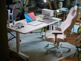 Mesa com altura ajustável e acessórios práticos: Esslinger VexelLine em um teste prático