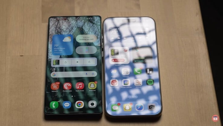Galaxy Reflexo da tela do S25 Ultra vs. iPhone 16 Pro Max. (Fonte da imagem: 6 Months Later no YouTube)
