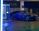 Um Hyundai EV carregando em uma estação de carregamento moderna (Fonte da imagem: Yrka Pictured via Unsplash; cortado)