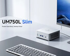 O Minisforum UM750L Slim vem em uma única opção de cor prata com um botão de energia contrastante. (Fonte da imagem: Minisforum)