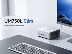 O Minisforum UM750L Slim vem em uma única opção de cor prata com um botão de energia contrastante. (Fonte da imagem: Minisforum)