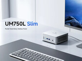 O Minisforum UM750L Slim vem em uma única opção de cor prata com um botão de energia contrastante. (Fonte da imagem: Minisforum)