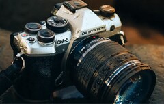 A OM System relança o OM-5 com USB-C e melhorias ergonômicas. (Fonte da imagem: OM System)