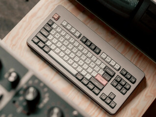 O teclado Seneca é uma ode ao futurismo nostálgico (Fonte da imagem: Norbauer)