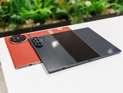 Huawei Mate XT (abaixo) e Samsung Galaxy Z TriFold