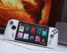 Asus ROG Ally modificado com uma bateria de 90Wh e placa traseira personalizada impressa em 3D, executando o SteamOS e exibindo uma biblioteca de jogos AAA e independentes em sua tela inicial. (Fonte da imagem: Miner TechTips / YouTube)