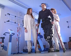 O exoesqueleto TWIN da Rehab Technologies auxilia na reabilitação de pacientes com derrame e lesão da medula espinhal. (Fonte: Rehab Technologies no YouTube)