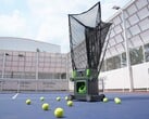 O robô de tênis Acemate S10 Pro pode realizar exercícios de treino, trocas de bolas e receber devoluções em quadras de saibro, grama e piso duro.