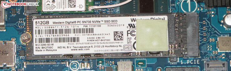 Um SSD NVMe serve como acionamento do sistema.
