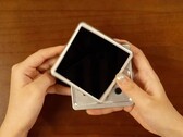 O mais recente computador de mão retrô da Anbernic gira a tela para expor os botões.