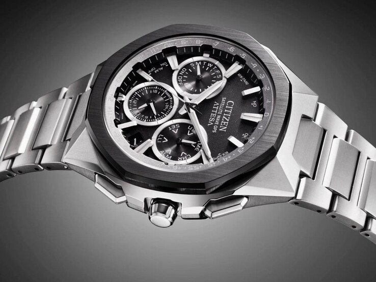 O relógio Citizen Attesa CC4104-53E