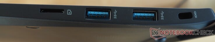 Direita: microSD, 2x USB-A 3.2 Gen 2, fechadura Kensington