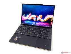 Revisão: Lenovo ThinkPad Z13 G1 OLED. Unidade de teste fornecida pela Lenovo Alemanha