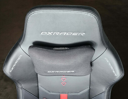 O travesseiro permanece no lugar magneticamente e não escorrega facilmente. 