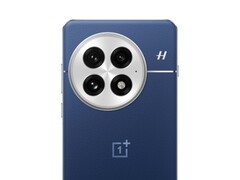 O OnePlus 13 (foto) pode ser o último carro-chefe da OnePlus com a marca da câmera Hasselblad. (Fonte da imagem: OnePlus)