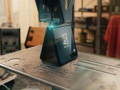 O fabricador do Homem-Aranha cria para ele um Galaxy Z Flip 8.