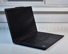 Máxima eficiência: O Lenovo ThinkPad T14s Gen 6 mostra por que o Lunar Lake é a escolha perfeita para laptops empresariais, na foto: Lenovo ThinkPad T14s Gen 6 (Fonte da imagem: Benjamin Herzig/Notebookcheck.com)