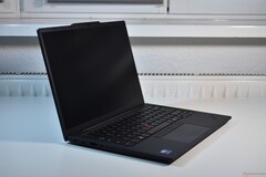 Máxima eficiência: O Lenovo ThinkPad T14s Gen 6 mostra por que o Lunar Lake é a escolha perfeita para laptops empresariais, na foto: Lenovo ThinkPad T14s Gen 6 (Fonte da imagem: Benjamin Herzig/Notebookcheck.com)