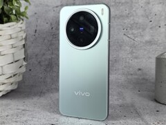 O Vivo X200 FE é a versão indiana do Vivo X200 Pro Mini (foto). (Fonte da imagem: Notebookcheck)