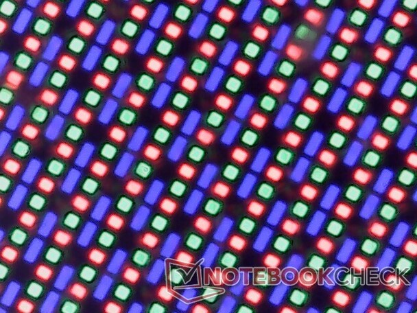 Em uma tela OLED, cada subpixel vermelho, verde e azul age como uma lâmpada colorida (Fonte da imagem: Notebookcheck)