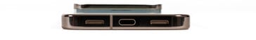 Parte inferior: Alto-falante, porta USB 3.2, microfone