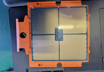 AMD EPYC Genoa chip. (Fonte: Yuuki_AnS)